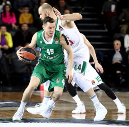 Dairis Bertans apunta al Armani Milán