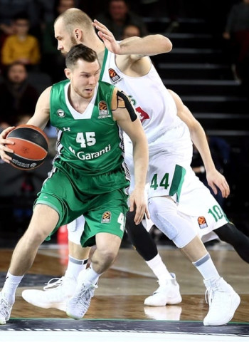 Dairis Bertans apunta al Armani Milán