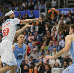 Ethan Happ y Kassius Robertson tienen en su mano los títulos de máximo reboteador y anotador