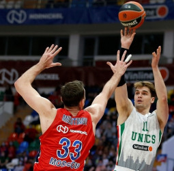 El UNICS empata su récord de triples y aplasta al CSKA (67-88)