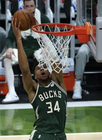 Antetokounmpo lidera la reacción de los Bucks (120-100) [2-1]