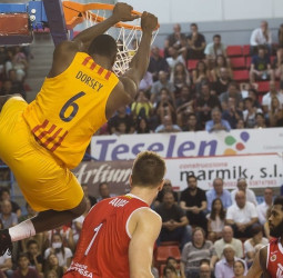 El Barcelona Lassa se estrena con victoria ante un correoso ICL Manresa (50-56)