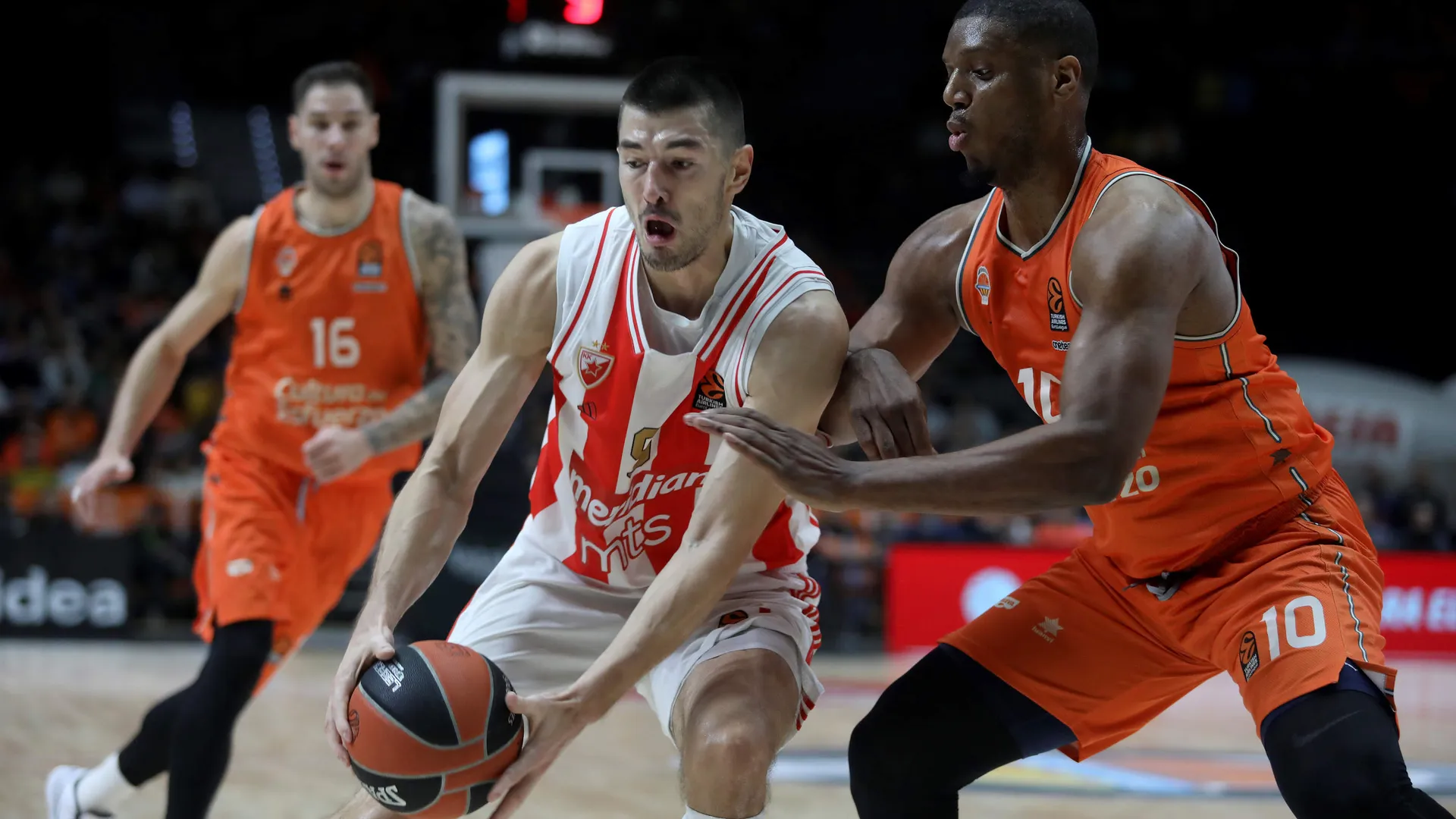 El Estrella Roja busca mejorar su posición ante la visita del Valencia
