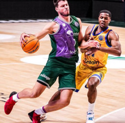 El Unicaja encarrila el pase de ronda, 81-64