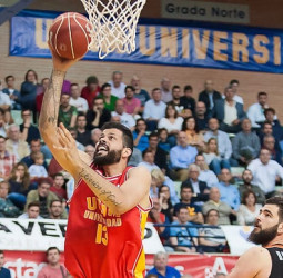 Faverani: "Disfrutar del baloncesto en casa me ha dado la vida"