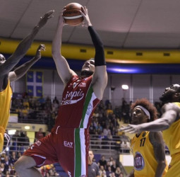 El Armani Milán sufre ante el Torino pero se mantiene invicto (100-97)