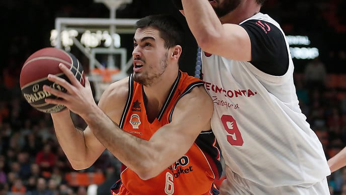 La defensa guía al Valencia a una contundente victoria en casa (103-58)