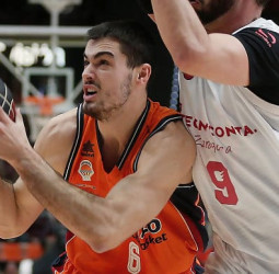 La defensa guía al Valencia a una contundente victoria en casa (103-58)