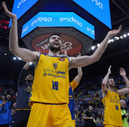 Mike Tobey emula a Marc Gasol tras registrar un 9/9 en tiros de dos