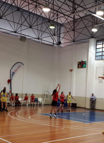 El Adareva se adjudica el partido inaugural del cuadro femenino del ‘XXIII Fred Olsen Express International Basketball Tournament’