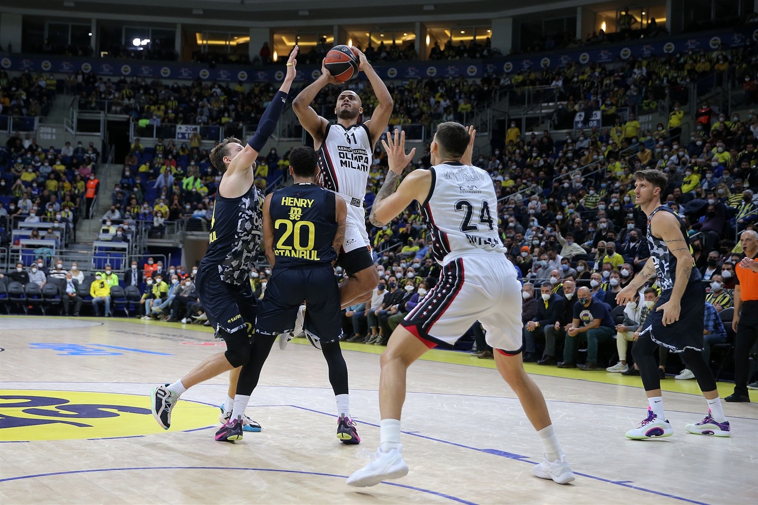 El Armani Milán infringe la peor derrota de la historia del Fenerbahce (43-68)