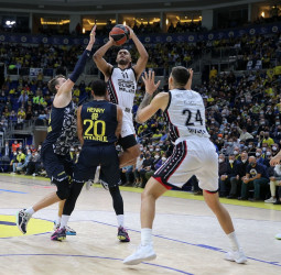 El Armani Milán infringe la peor derrota de la historia del Fenerbahce (43-68)