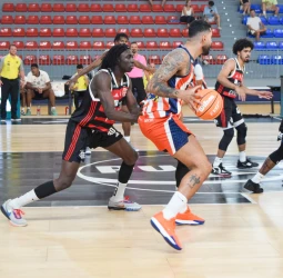 El Leyma Coruña pierde por uno ante el Flamengo brasileño, 90-89