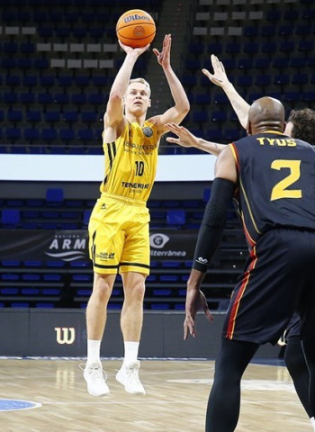El Iberostar Tenerife suma su segunda victoria europea (85-72)