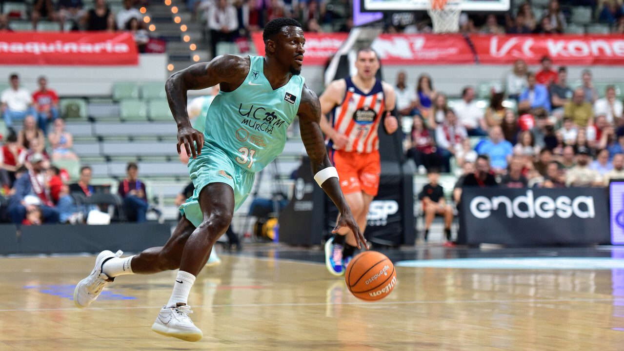 UCAM Murcia se aferra al noveno puesto tras batir al Leyma Coruña, 105-93
