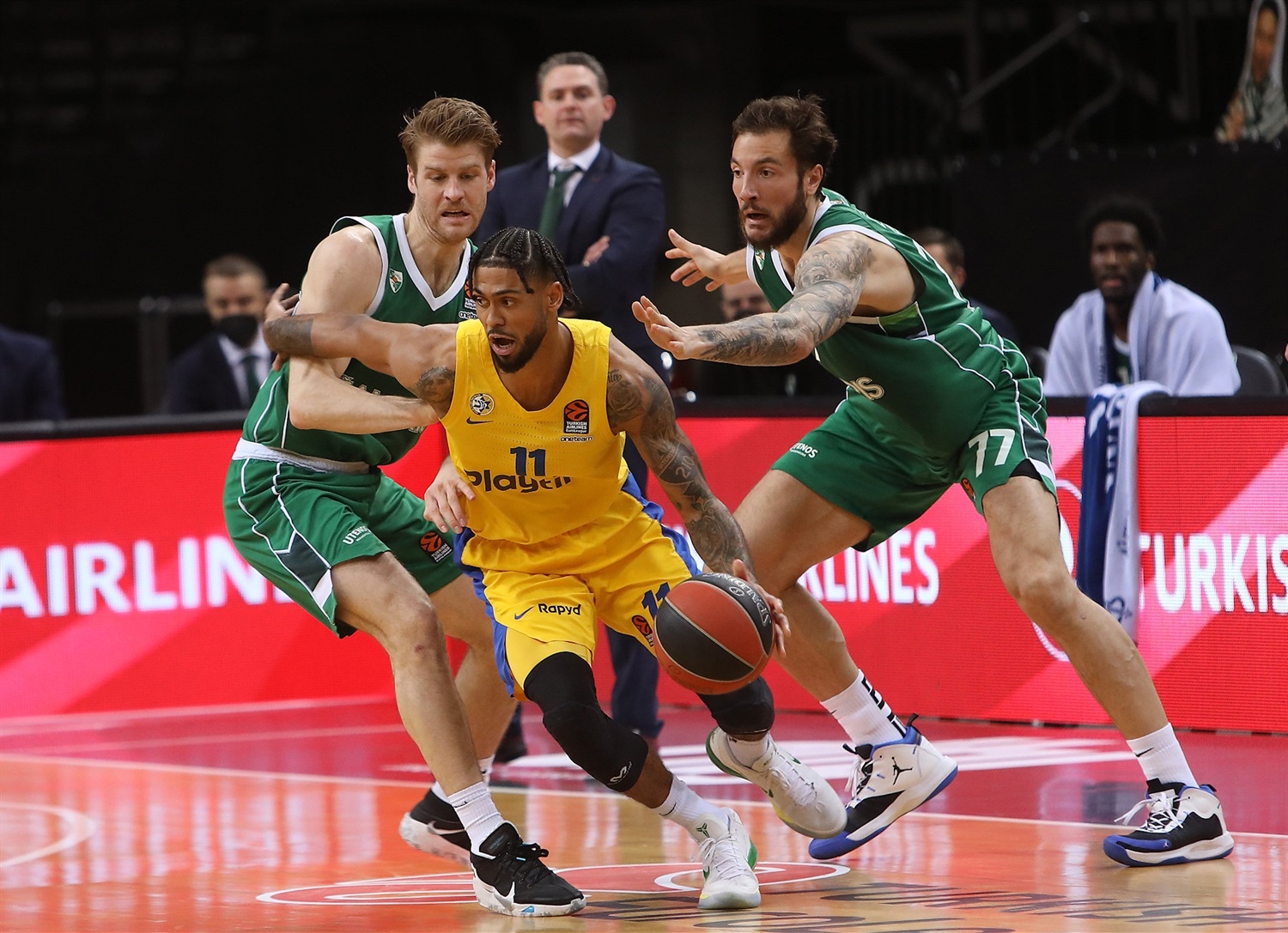 Maccabi se agarra a sus posibilidades de playoffs (81-88)