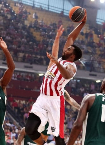 Olympiacos fuerza el quinto partido de la final griega