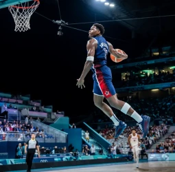 Edwards lidera la victoria USA ante Puerto Rico, 83-104