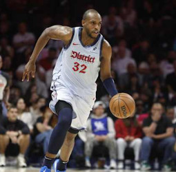 Khris Middleton ejercerá su opción de jugador y seguirá en los Wizards