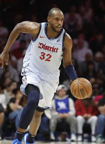 Khris Middleton ejercerá su opción de jugador y seguirá en los Wizards