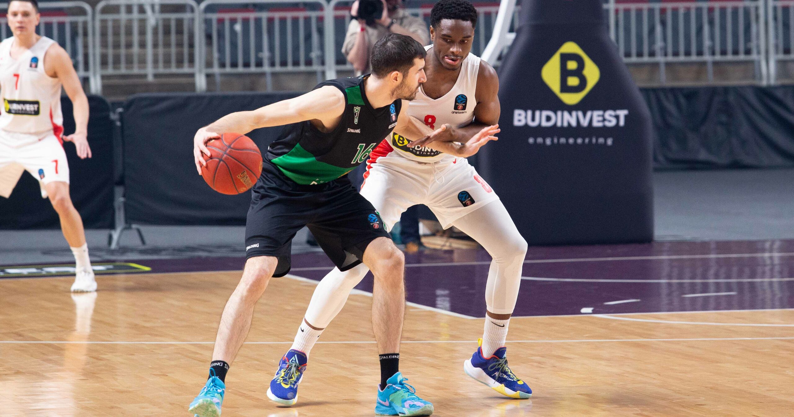 La Penya pierde la primera posición del grupo en la pista del Prometey, 95-90
