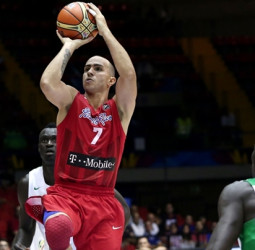Carlos Arroyo anuncia su retirada