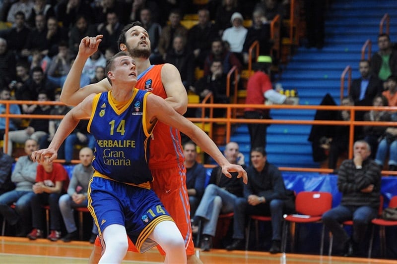 Barcelona y Valencia se interesan en Anzejs Pasecniks