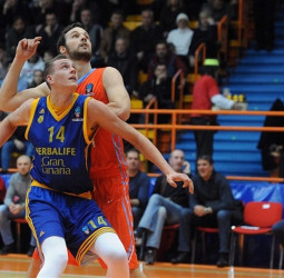 Barcelona y Valencia se interesan en Anzejs Pasecniks