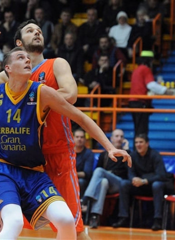 Barcelona y Valencia se interesan en Anzejs Pasecniks