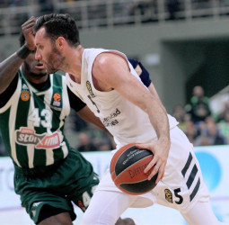 Un triple de Rudy en la última décima da la victoria en Atenas (73-74)