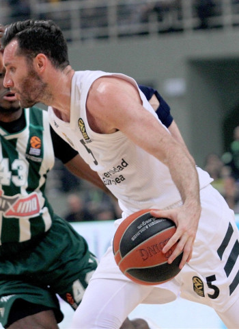 Un triple de Rudy en la última décima da la victoria en Atenas (73-74)