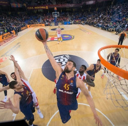 Adrien Moerman cambiará el Barcelona por el Anadolu Efes