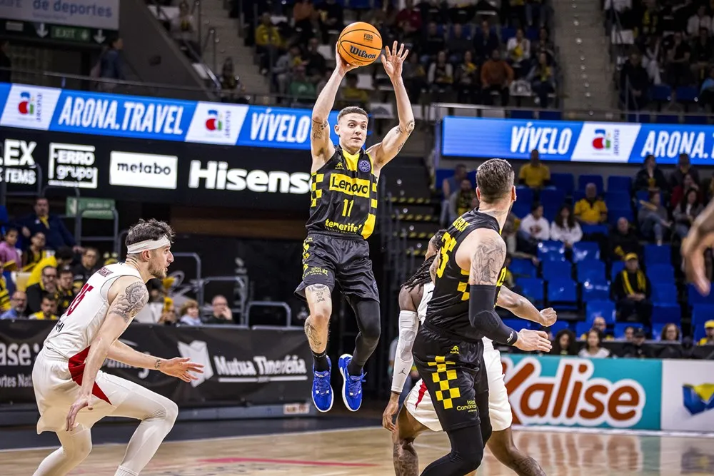 El Lenovo Tenerife emerge victorioso ante el Hapoel Jerusalem, 95-92