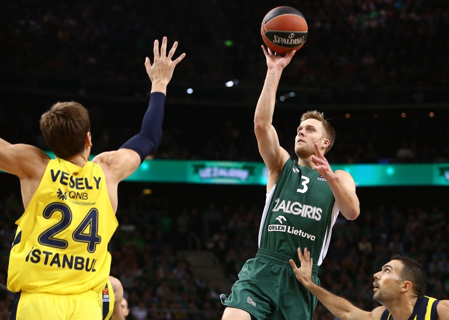 Maccabi y Zalgiris negocian por Nate Wolters