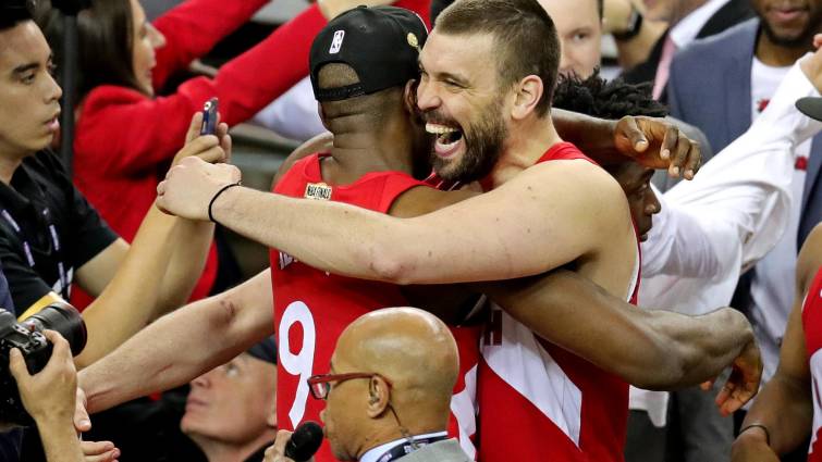 Los Raptors podrían tener que decidirse si renovar a Ibaka o a Marc Gasol