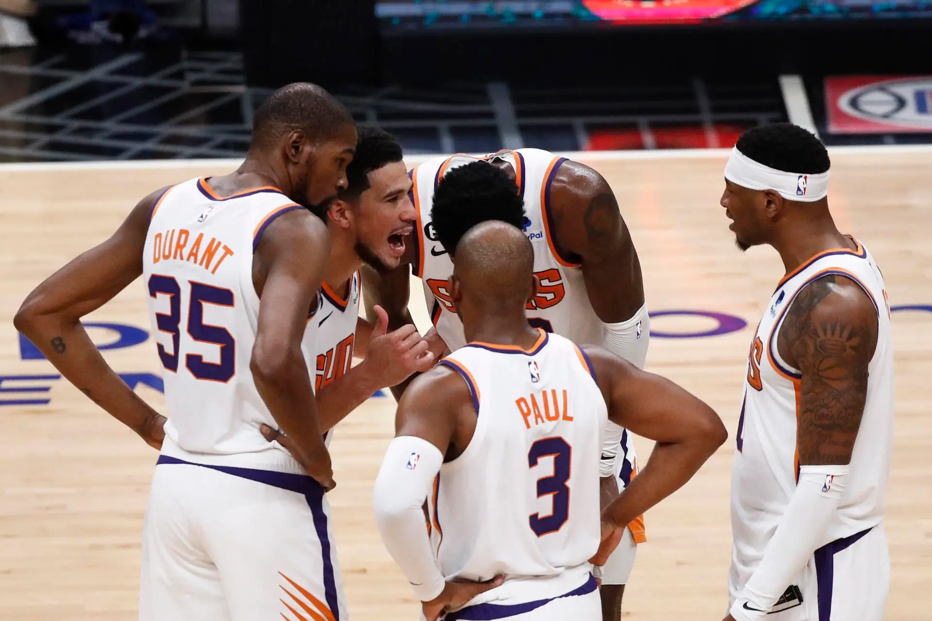 Booker adelanta a los Phoenix Suns (124-129) [2-1]