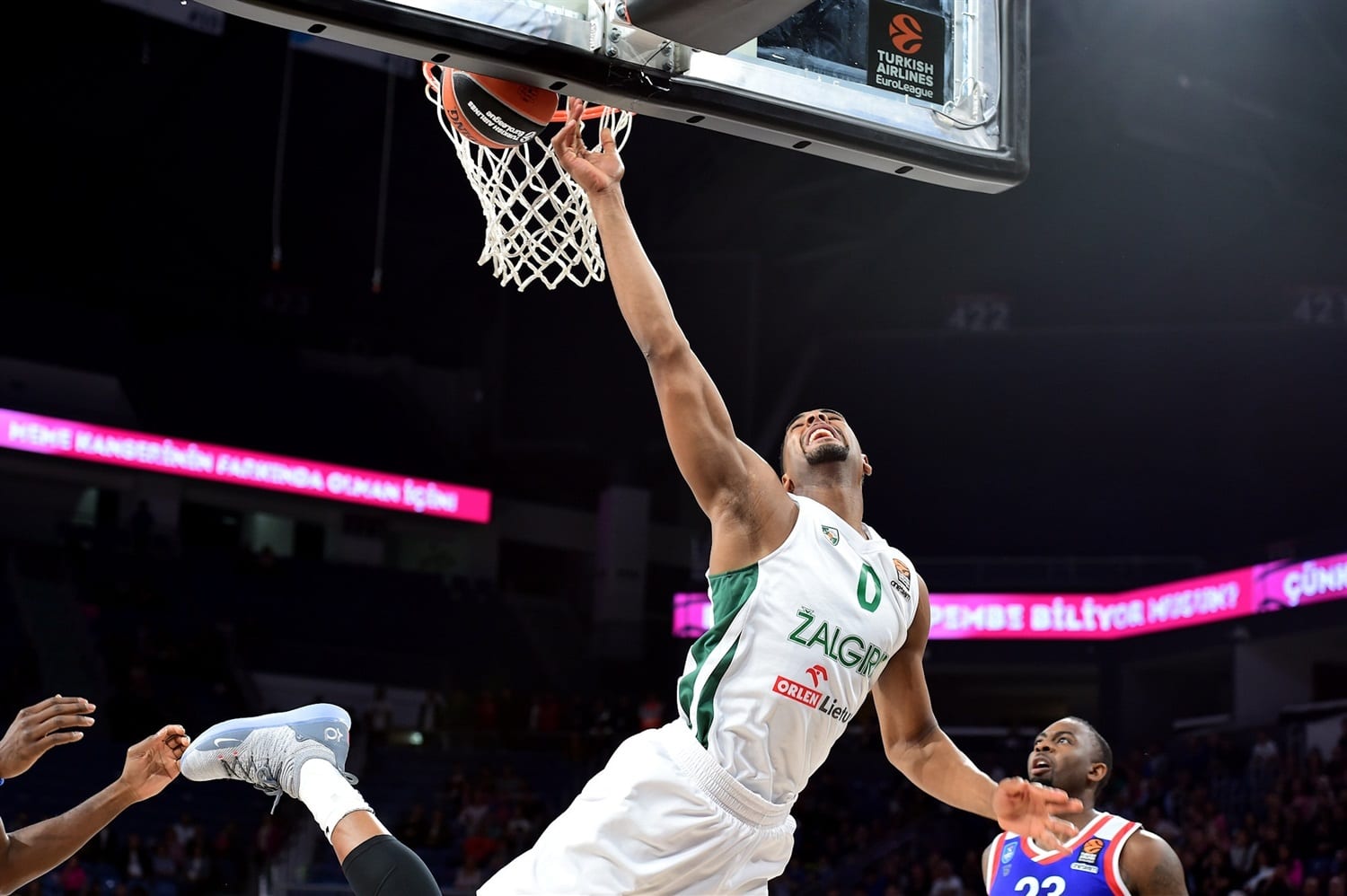 Brandon Davies confirma que por el momento no ha firmado nada con el Real Madrid