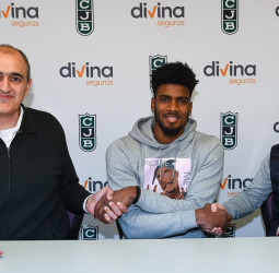 Shawn Dawson prolonga su contrato con el Divina Seguros Juventud hasta junio de 2020