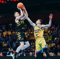 El Lenovo Tenerife vence al Peristeri para ser el primer finalista de la BCL, 97-93