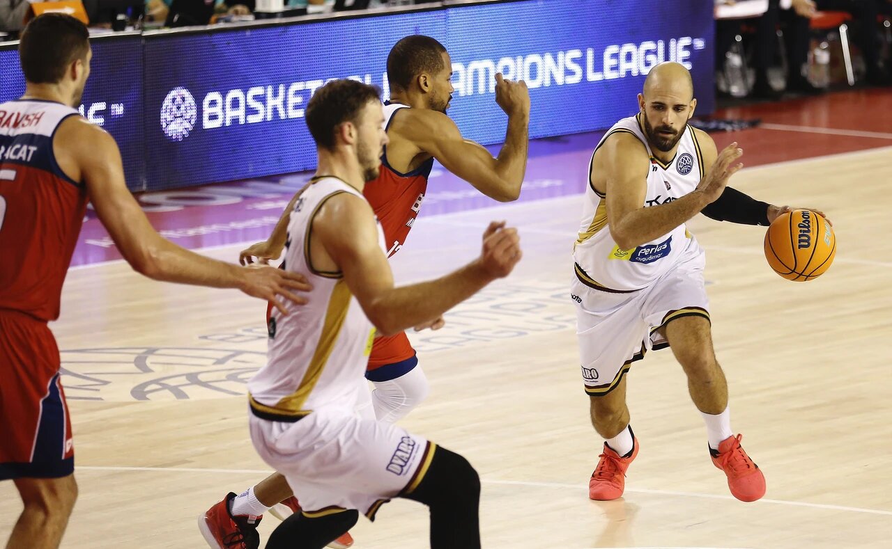 El BAXI Manresa defensa ante el Lietkabelis lituano el liderato de grupo