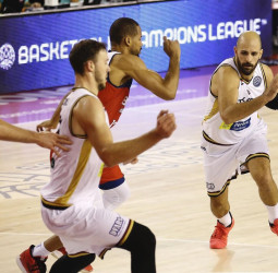 El BAXI Manresa defensa ante el Lietkabelis lituano el liderato de grupo