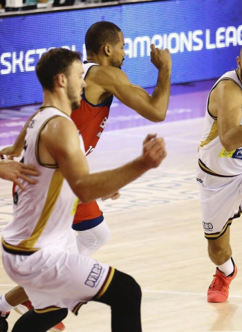 El BAXI Manresa defensa ante el Lietkabelis lituano el liderato de grupo