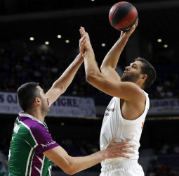 Felipe Reyes, una temporada más en el Real Madrid