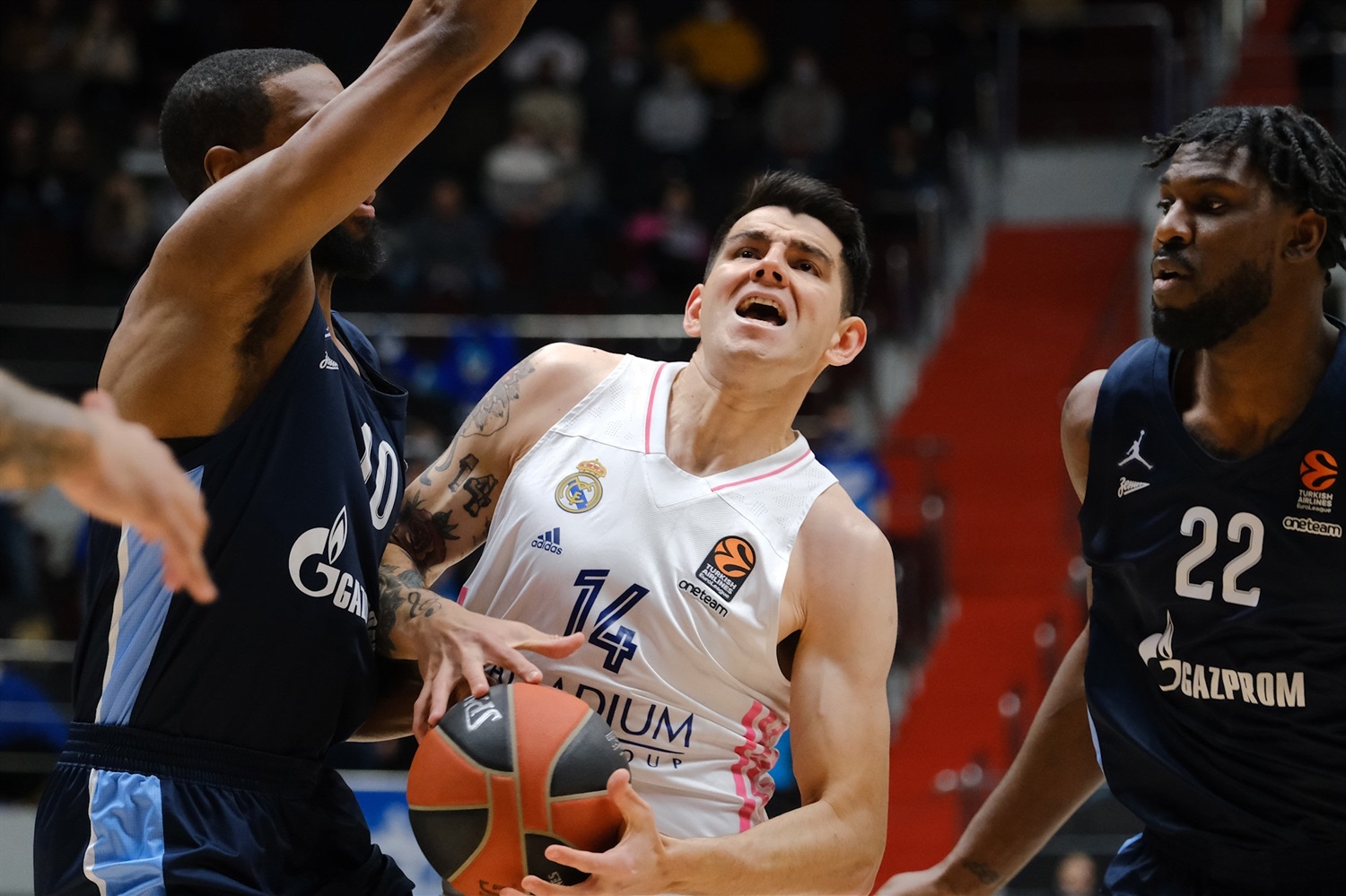 El Madrid logra una valiosa victoria en la cancha del Zenit (71-75)