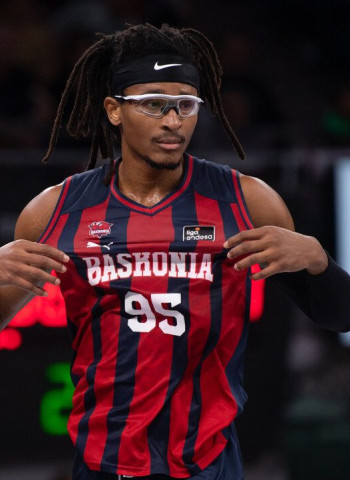 El Baskonia vuelve a reaccionar con una sólida segunda mitad ante el Valencia (83-74)