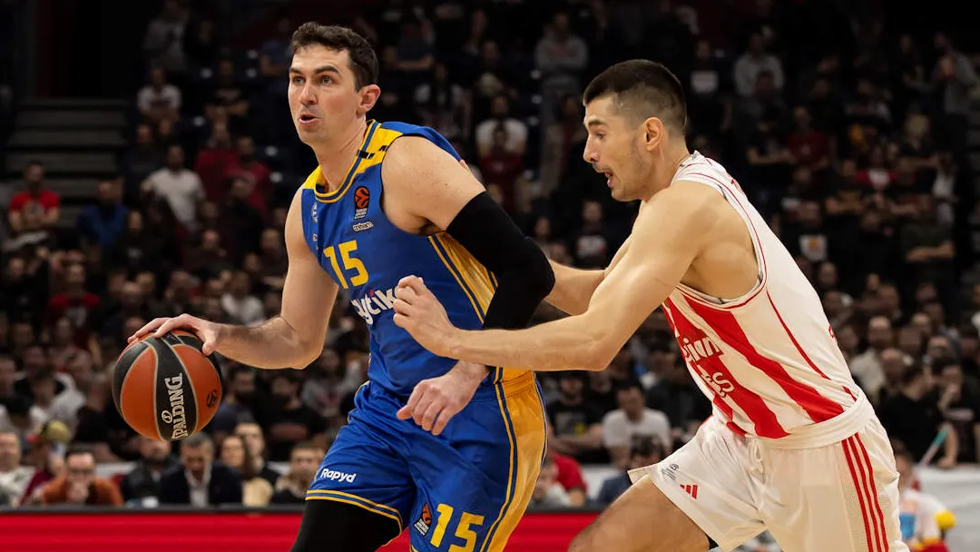 Maccabi se recupera de una desventaja de 18 puntos para superar al Estrella Roja, 80-84