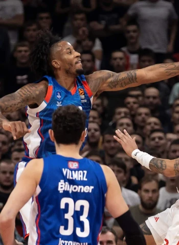 Un fuerte cierre de partido permite al Estrella Roja desmantelar al Efes, 97-83