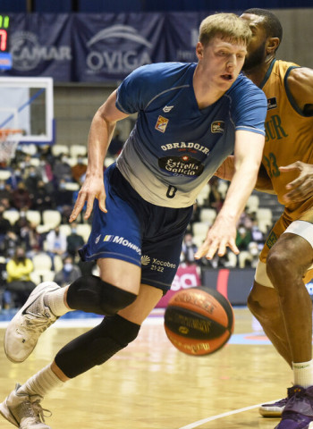 Evans lidera a un Coosur Betis que acaba con Monbus en la prórroga (86-93)