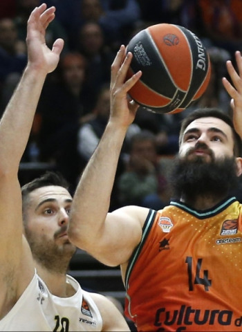 El Valencia firma la tercera seguida en otra intensa noche, 89-81