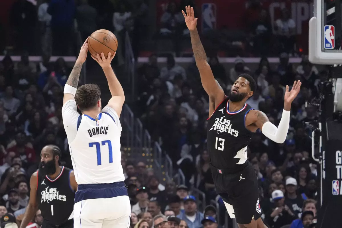 Doncic estalla en el momento justo para ganar a los Clippers, 93-96 [1-1]